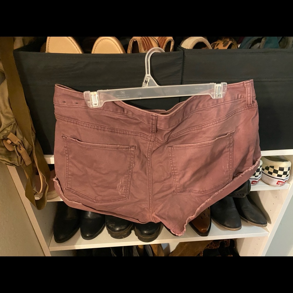 Shorts - Picture 2 of 4